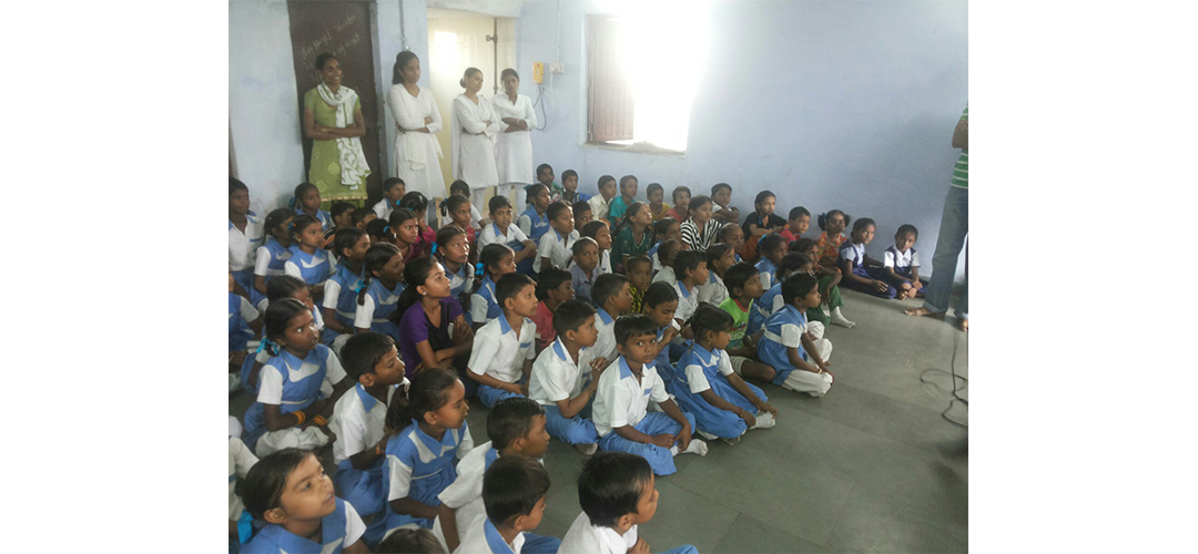 One of the first Footpath School classes, Narol, Ahmedabad, 2015